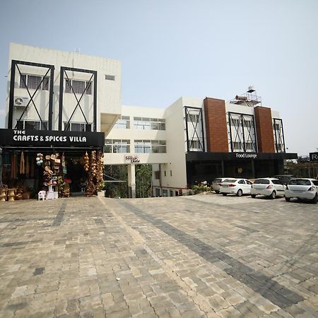 Hotel Soorya Castle Ваянад Экстерьер фото