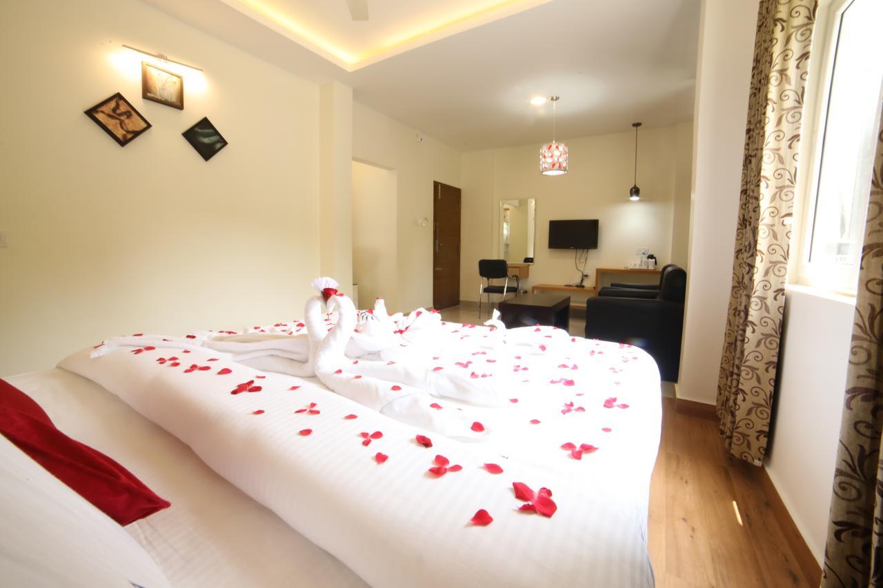 Hotel Soorya Castle Ваянад Экстерьер фото